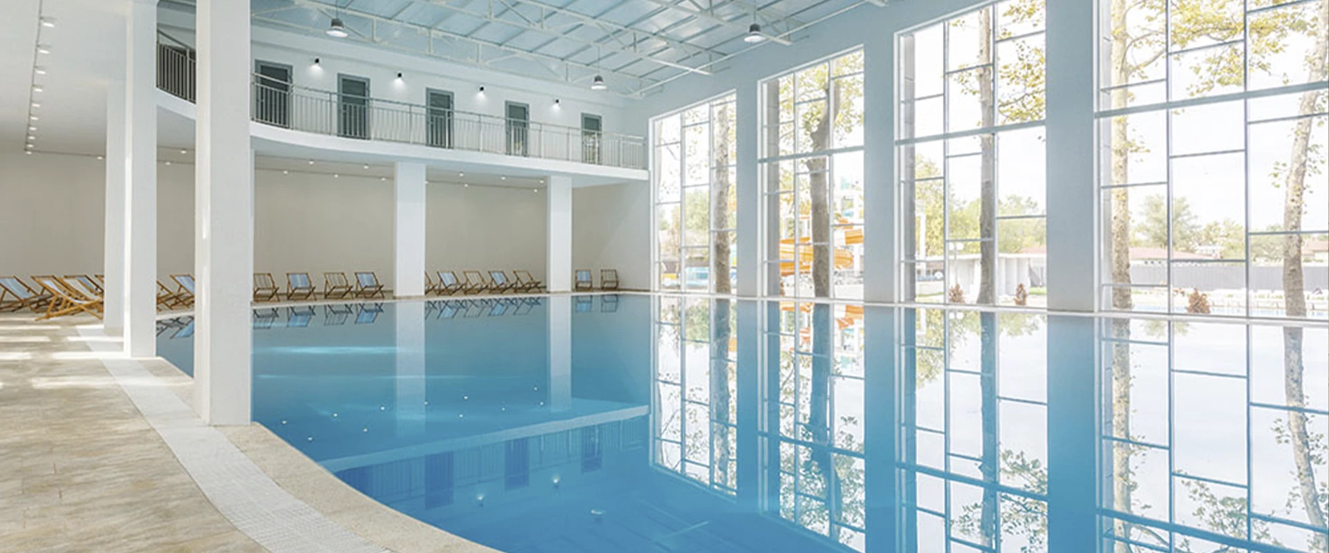 Крытый бассейн SPA-комплекса